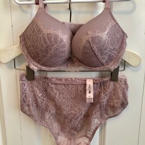 NWT Victoria Secret Push Up Lace Bra Panty Set 32C